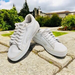 Puma Platform V3 Rose Embroidered Pop Up Sneakers size 8